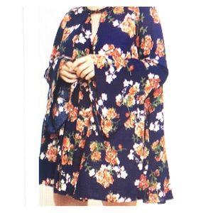 Floral print Bell Sleeve Keyhole dress